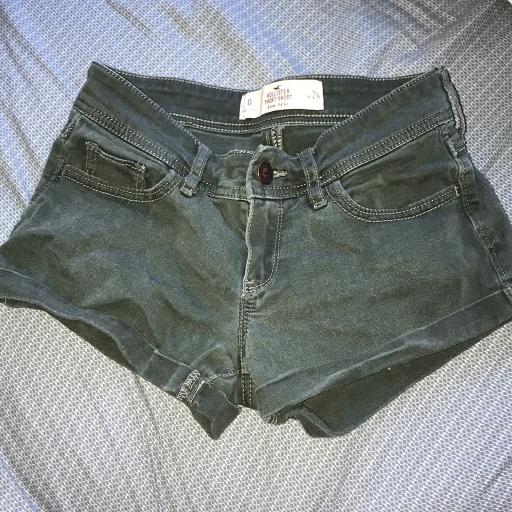 Hollister shorty shorts!